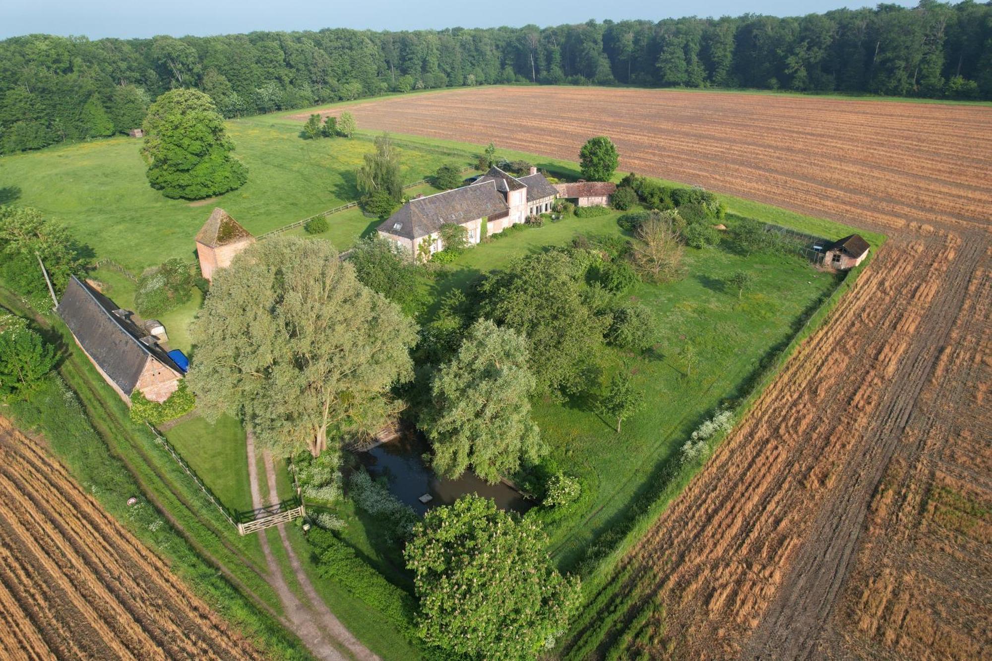 Bed and Breakfast Ferme De La Haye Montroty  Екстер'єр фото